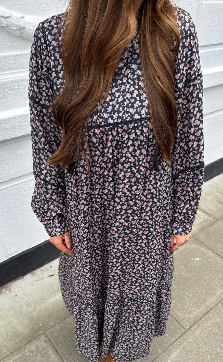 18 Washed Sort Lollys Laundry Kjole Latour Washed Black - Lollys Laundry Jeans - 5712793393027