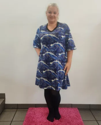 Blå Plus Size Kjole Tulla Blue Marble - Amamiko Jeans