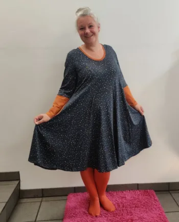 Grå ø Plus Size Kjole Ojo Grey Dot - Amamiko Jeans