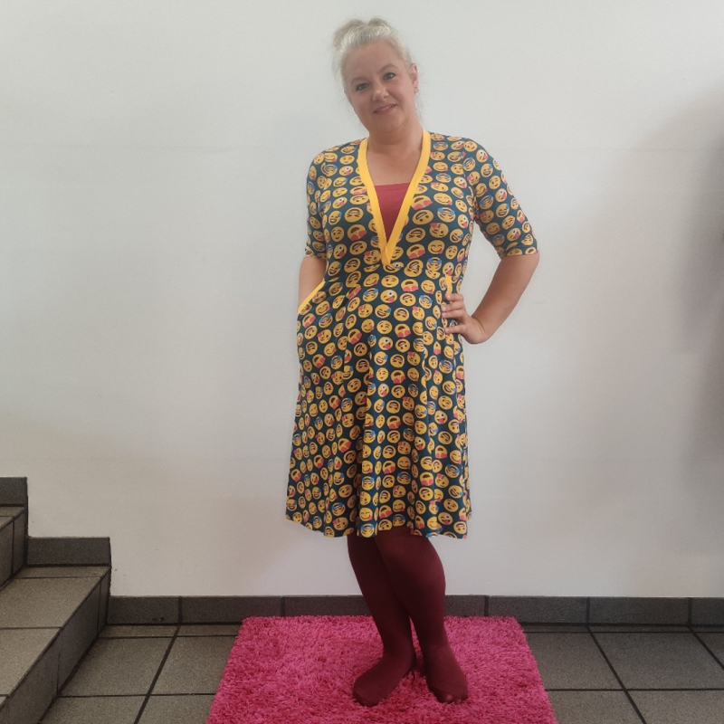 Blå Plus Size Kjole Ama Smiley - Amamiko Jeans
