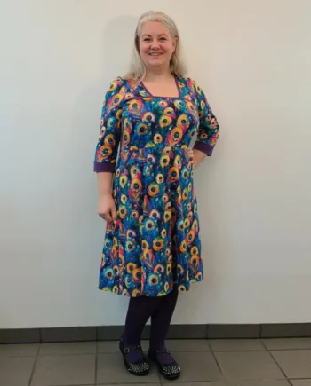 Blå Plus Size Kjole Genkei Colorful Peacock - Amamiko Jeans
