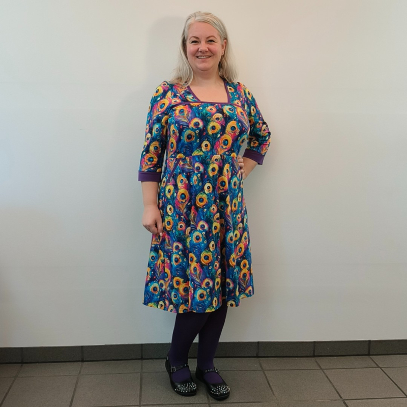 Blå Plus Size Kjole Genkei Colorful Peacock - Amamiko Jeans