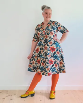 Blå Takasaki Kjole Navy Flower - Amamiko Jeans
